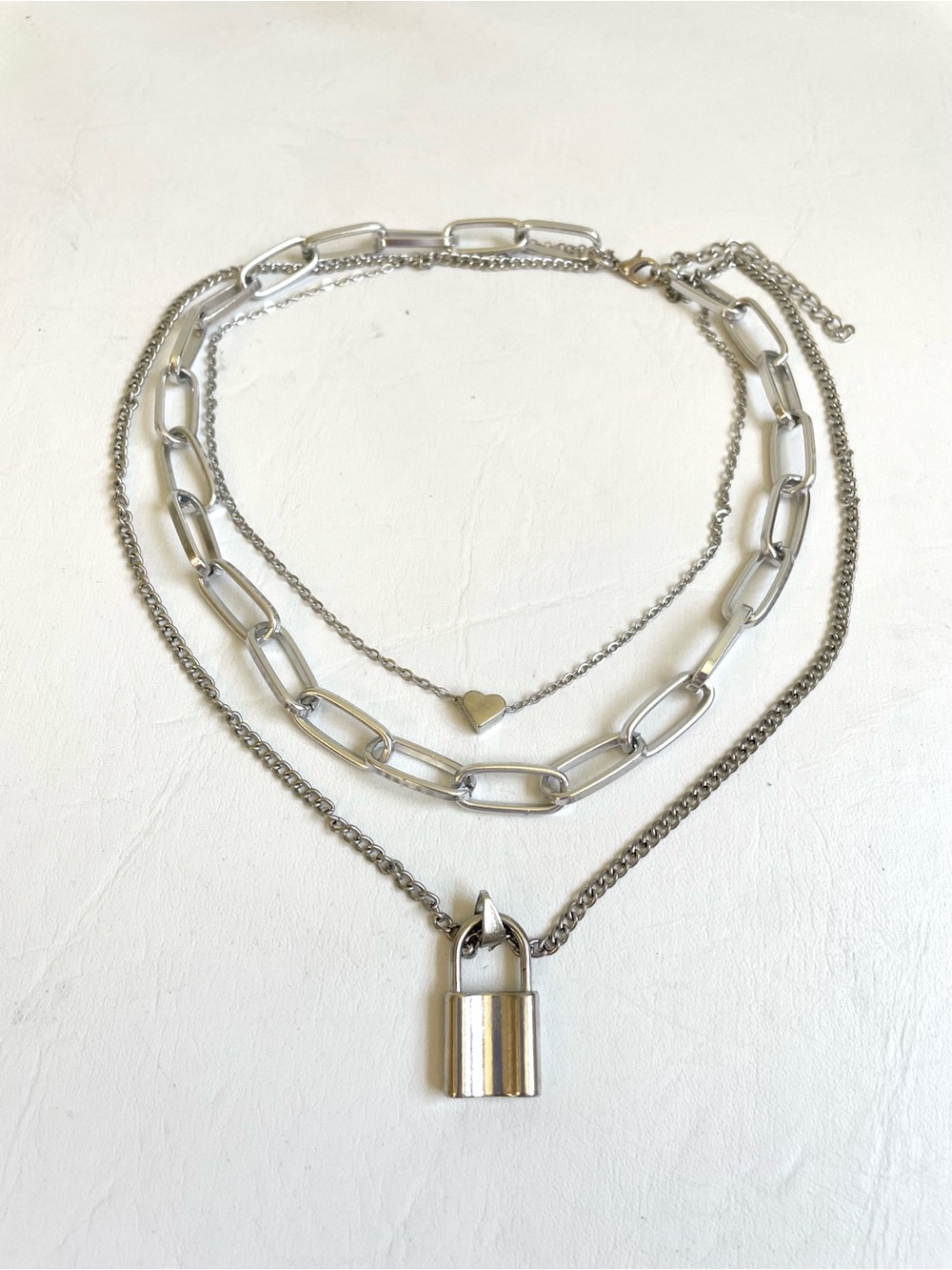 TRIPLE STRAND SILVER TONE METAL NECKLACE CHUNKY CHAIN LINK HEART PADLOCK